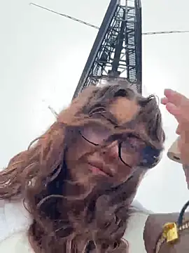 Leila Brooklyn online show from 20, 4, 2026