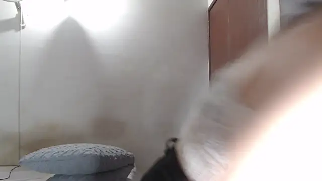 aurelialux online show from 6, 3, 2025