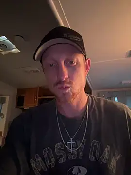 bigred0808 online show from 19, 4, 2026