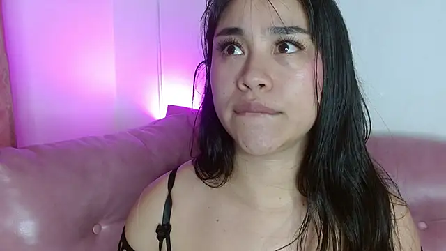 Snapshot of hinataleecs chatting on 14, 12, 2025 hinataleecs online show from 14, 12, 2025