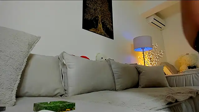 Snapshot of Queenofyouredreams chatting on 2, 2, 2025 Queenofyouredreams online show from 2, 2, 2025