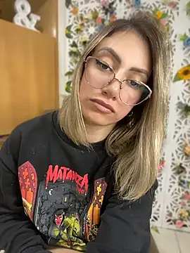 Snapshot of loira_messi chatting on 17, 6, 2026 loira messi online show from 17, 6, 2026