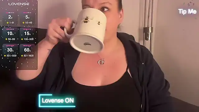 NaughtyWifeUK online show from 13, 12, 2024