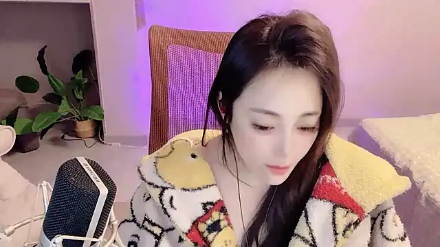 Daisy-77 online show from 4, 12, 2025