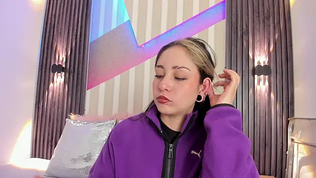 emily layton online show from 20, 10, 2025