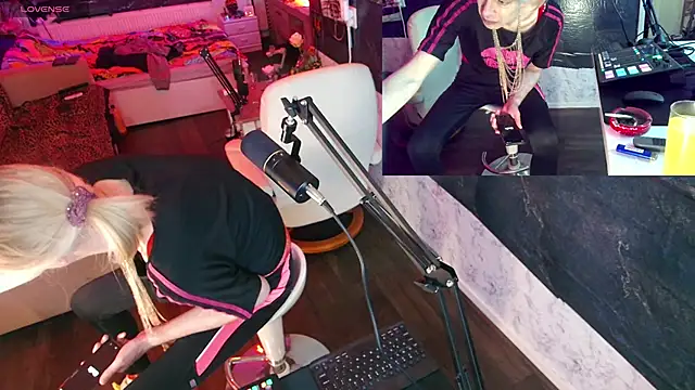 Doggyray44 online show from 21, 12, 2024