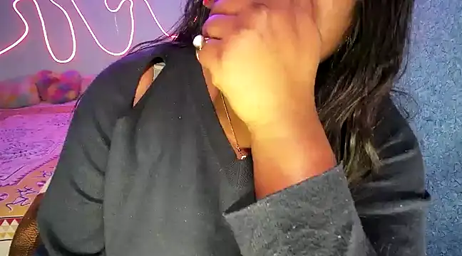 expression queen online show from 30, 1, 2025