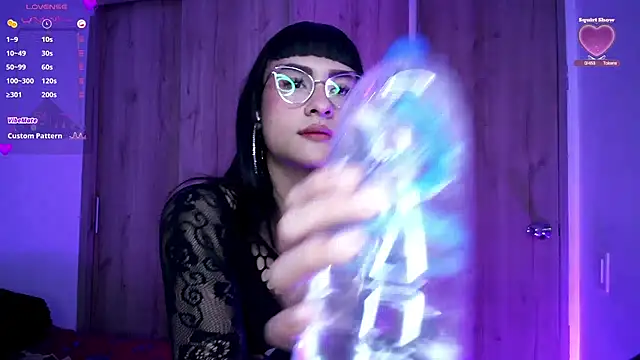 Kiitygirl online show from 5, 2, 2025