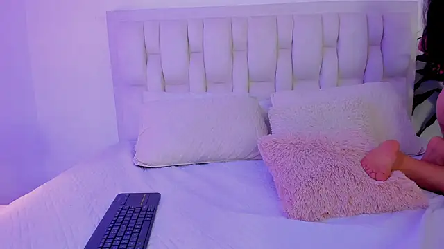 Mia brunette26 online show from 27, 12, 2024