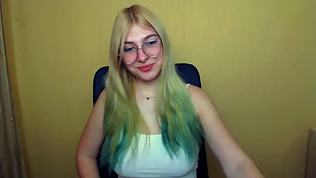 Luna Lush  online show from 7, 1, 2025