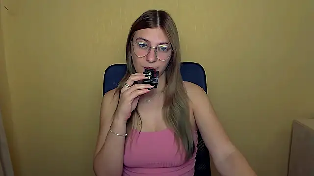 Luna Lush  online show from 29, 9, 2025