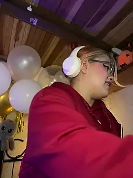 SophiaWeestt99 online show from 2, 4, 2026