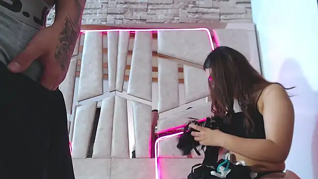 mia and austin online show from 22, 3, 2025