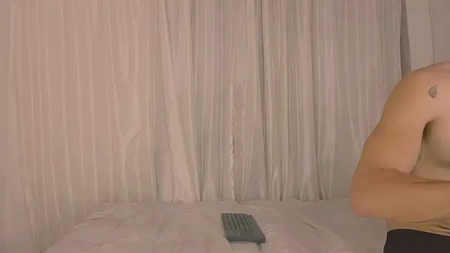 Snapshot of Miiafoxxx chatting on 12, 2, 2026 Miiafoxxx online show from 12, 2, 2026