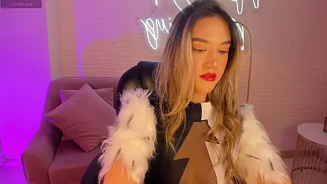 RebeccaHudson online show from 10, 3, 2025