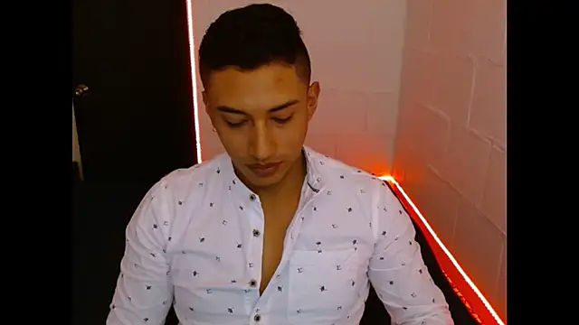 Snapshot of Davixx258 chatting on 1, 2, 2025 Davixx258 online show from 1, 2, 2025