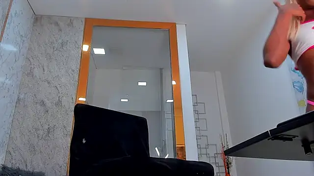 Keila Mendoza online show from 6, 3, 2025