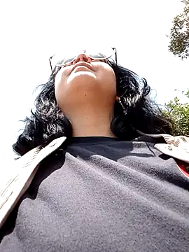 lara moon25 online show from 15, 10, 2025