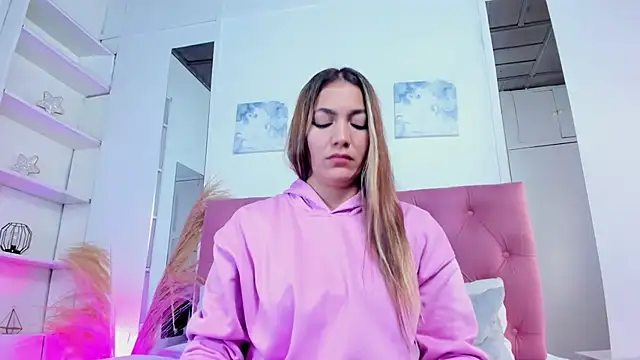 Mia Malkovaa  online show from 18, 2, 2025