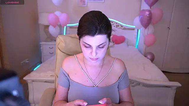 MirandaWong online show from 17, 2, 2025