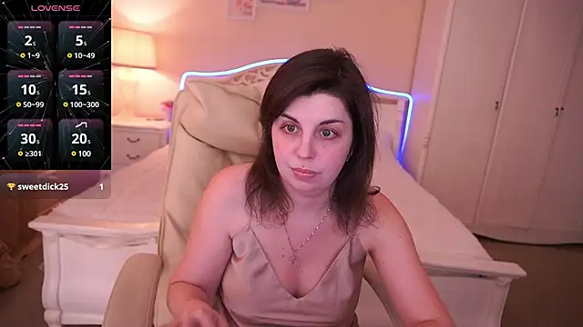 MirandaWong online show from 24, 2, 2025