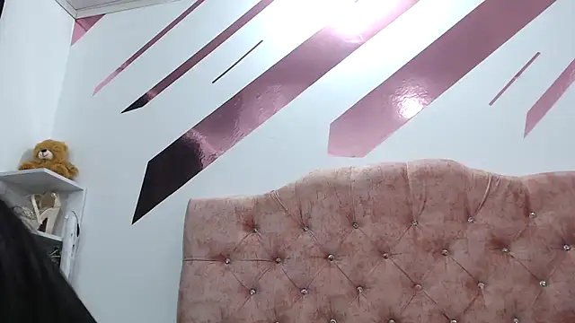 Kitten Hot  online show from 11, 9, 2025