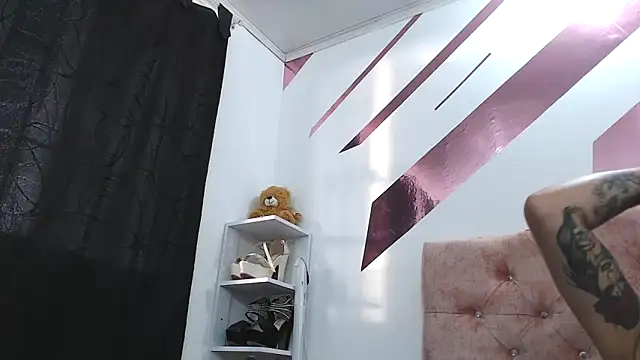 Kitten Hot  online show from 12, 9, 2025