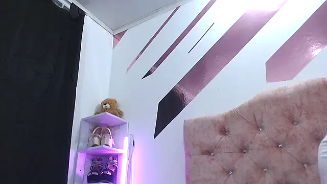 Kitten Hot  online show from 2, 10, 2025