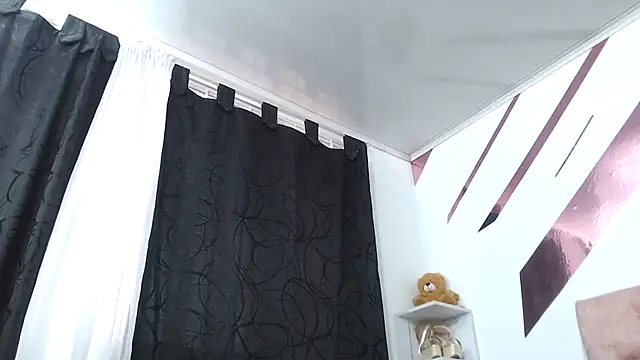 Kitten Hot  online show from 23, 10, 2025