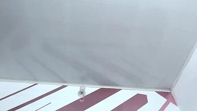 Kitten Hot  online show from 15, 11, 2025