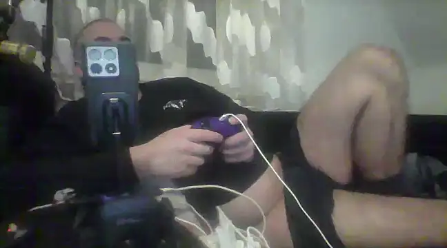 Snapshot of NewyorkDimi chatting on 4, 1, 2025 NewyorkDimi online show from 4, 1, 2025