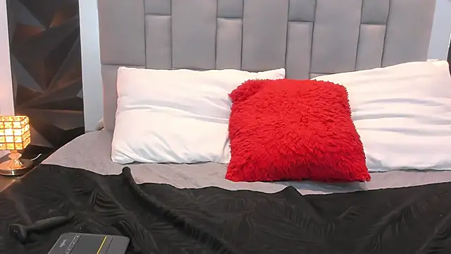 valentinasu1 online show from 18, 3, 2025