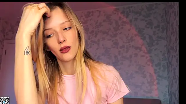 Snapshot of Evvie_Summn1 chatting on 23, 11, 2025 Evvie Summn1 online show from 23, 11, 2025