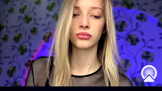 Snapshot of Evvie_Summn1 chatting on 14, 12, 2025 Evvie Summn1 online show from 14, 12, 2025