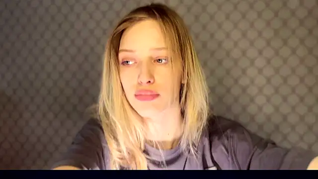 Snapshot of Evvie_Summn1 chatting on 20, 12, 2025 Evvie Summn1 online show from 20, 12, 2025