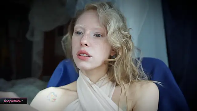 Snapshot of _Phantom_thread_ chatting on 13, 10, 2025 Phantom thread online show from 13, 10, 2025