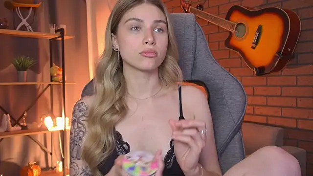 Snapshot of EllieCutes chatting on 29, 6, 2026 EllieCutes online show from 29, 6, 2026