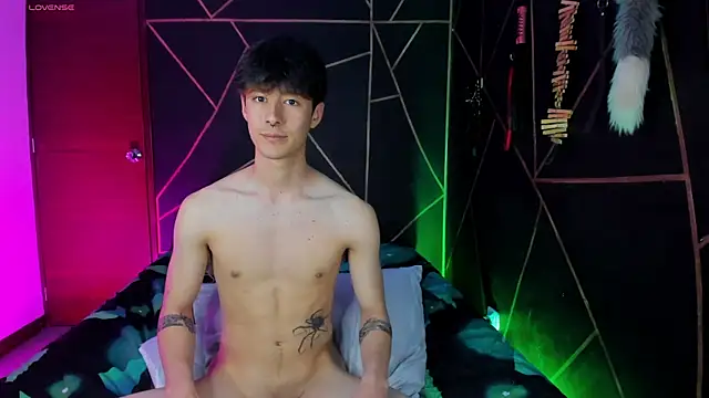 Snapshot of MillersKink chatting on 12, 12, 2024 MillersKink online show from 12, 12, 2024