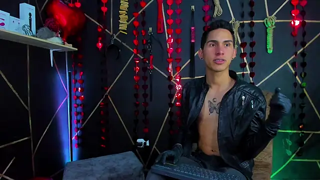 Snapshot of MillersKink chatting on 14, 2, 2025 MillersKink online show from 14, 2, 2025