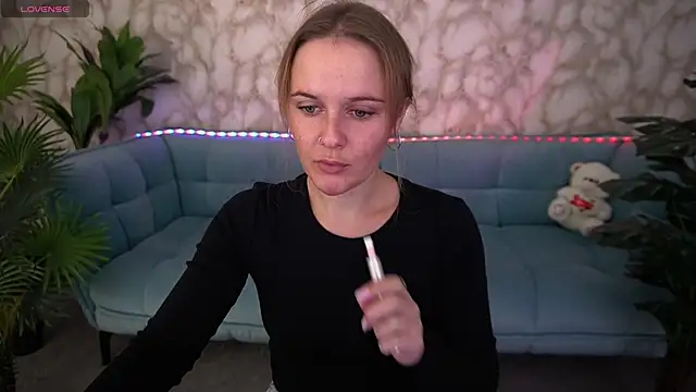 Snapshot of MaribelRiverr_ chatting on 14, 10, 2025 MaribelRiverr online show from 14, 10, 2025