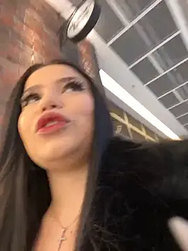 Chloe  Moon online show from 5, 1, 2025