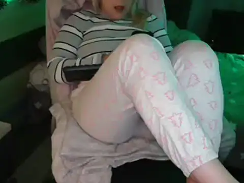 Snapshot of LaRa_forU chatting on 21, 12, 2024 LaRa forU online show from 21, 12, 2024