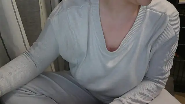 Snapshot of LaRa_forU chatting on 8, 2, 2025 LaRa forU online show from 8, 2, 2025