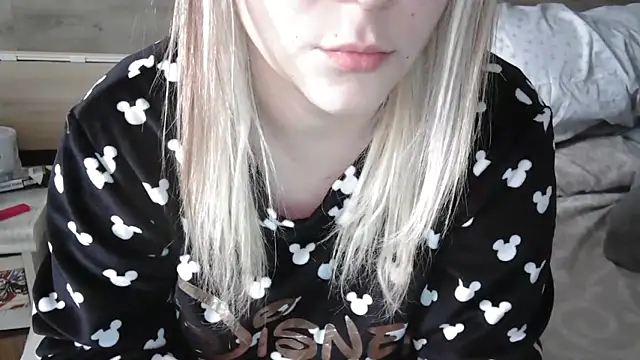 Snapshot of LaRa_forU chatting on 17, 2, 2025 LaRa forU online show from 17, 2, 2025