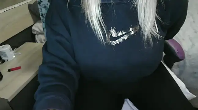 Snapshot of LaRa_forU chatting on 3, 3, 2025 LaRa forU online show from 3, 3, 2025