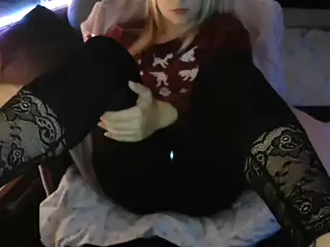 Snapshot of LaRa_forU chatting on 8, 3, 2025 LaRa forU online show from 8, 3, 2025