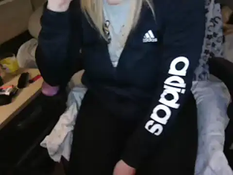 Snapshot of LaRa_forU chatting on 13, 3, 2025 LaRa forU online show from 13, 3, 2025