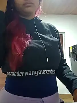 Snapshot of sariitha_sw chatting on 13, 1, 2025 sariitha sw online show from 13, 1, 2025