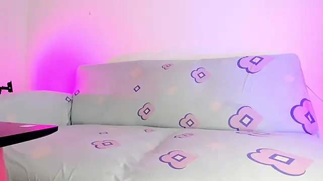 LoveBirds  1 online show from 20, 3, 2025