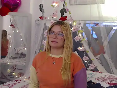 Snapshot of Steisyromero7 chatting on 18, 11, 2025 Steisyromero7 online show from 18, 11, 2025